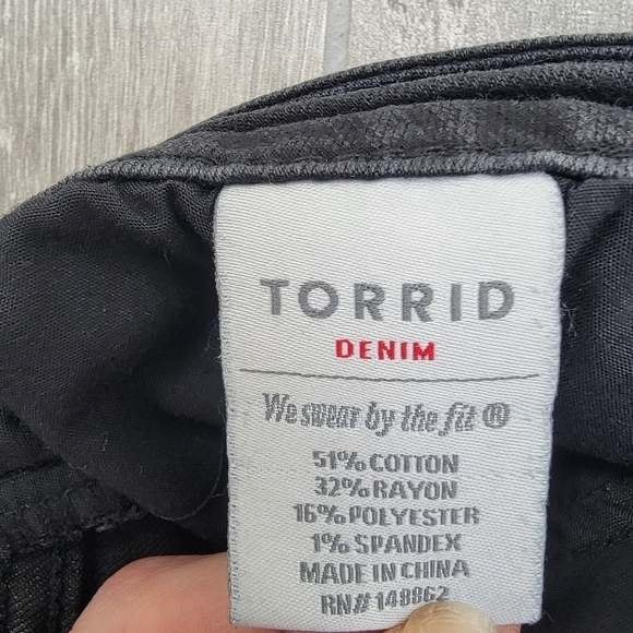 🌟HOST PICK🌟 Torrid High Rise Ultra Skinny Black 22 - Picture 6 of 16